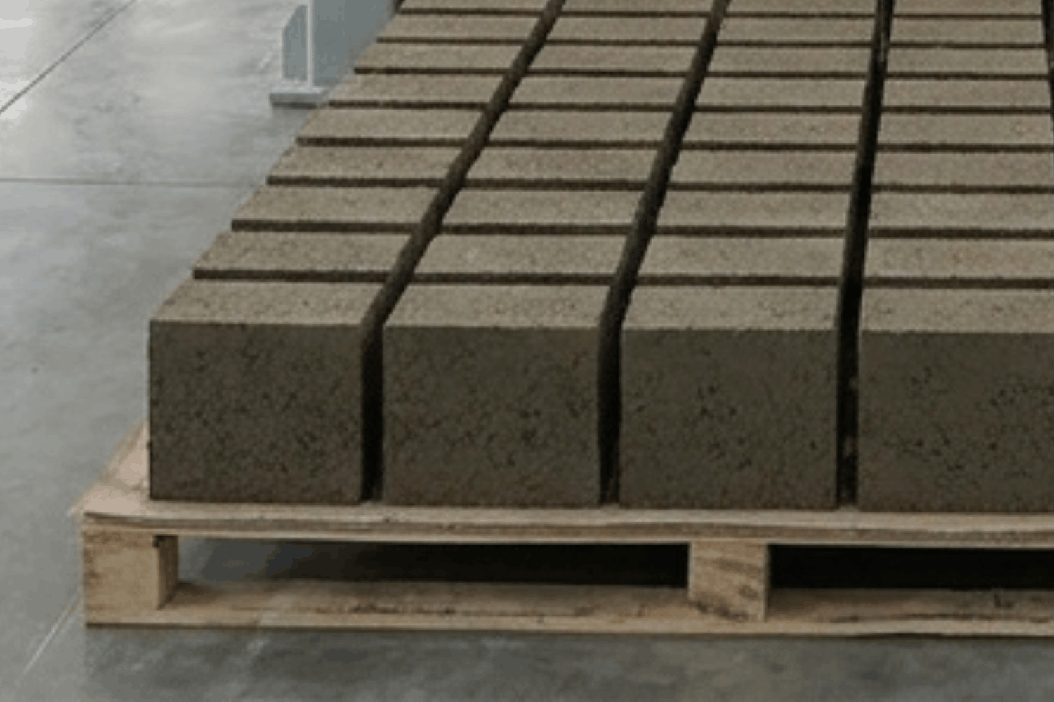 cómo elegir materiales de paletas duraderos para la producción de bloques